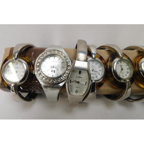 151 - Twelve - Ladies/Le chic wrist watches