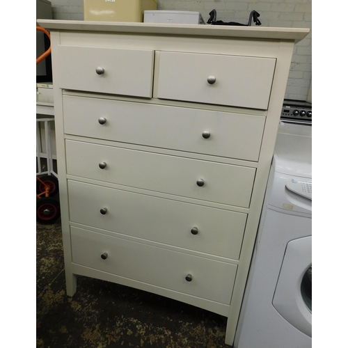 562 - Two over four chest of drawers