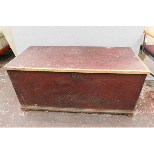 563A - Antique large bedding box