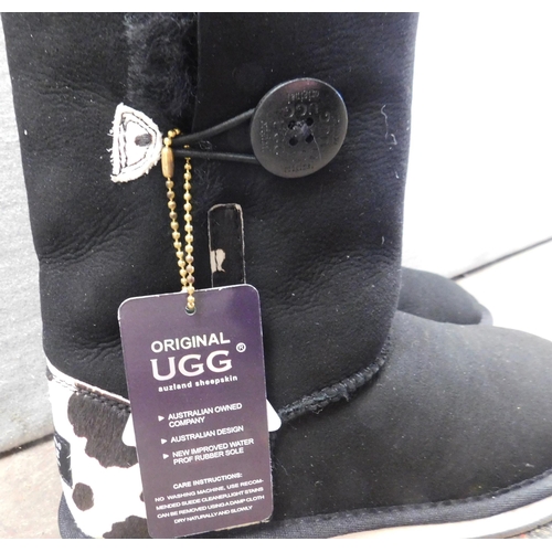 696 - Brand new genuine with tags UGG boots - Bailey boot