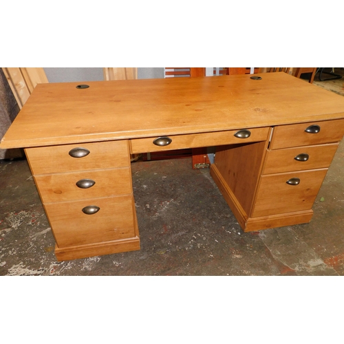 559 - Large pedestal desk approx. 60