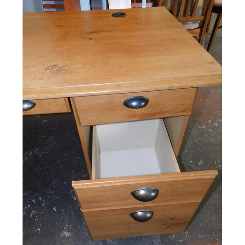 559 - Large pedestal desk approx. 60