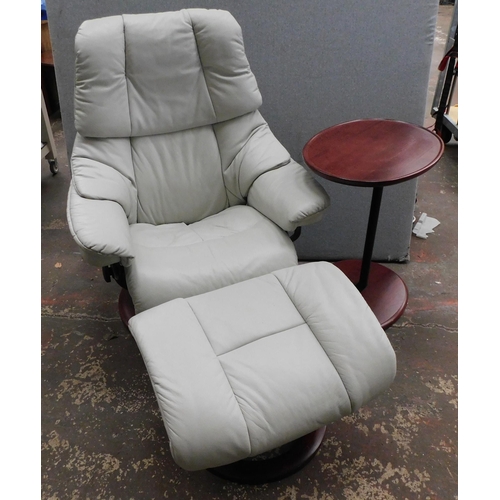 586 - Stressless leather easy chair with side table and foot stool