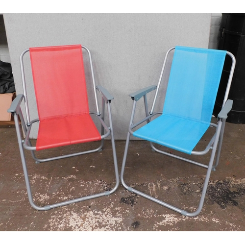 817 - 1x Red and 1x blue deck chairs