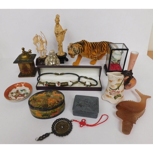 411 - Selection of oriental items...