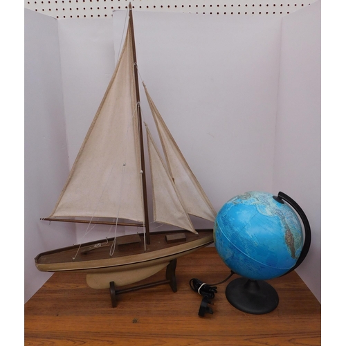 26 - Illuminating/desk globe - & pond yacht