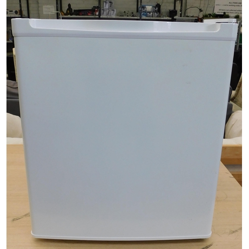 532 - Essential table top freezer W/O