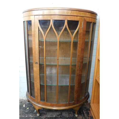 551 - Mahogany china display cabinet - bow fronted