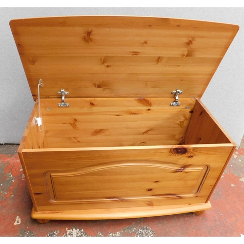 561A - Pine bedding box