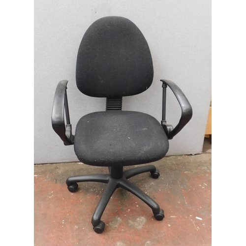 585 - Office swivel chair