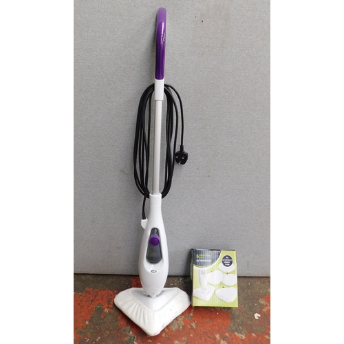 825 - Steam mop and pack of pads