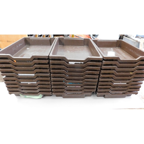 531 - Joblot of 30 trays