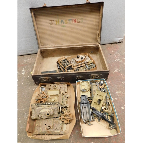 556 - Tray of military models incl. tanks