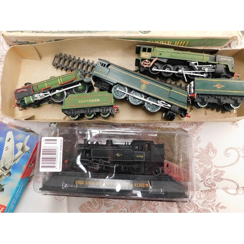 560 - Three boxes of model trains and boat