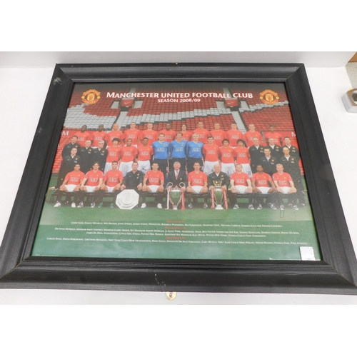 25 - Manchester Utd - 2008/09 team photograph framed