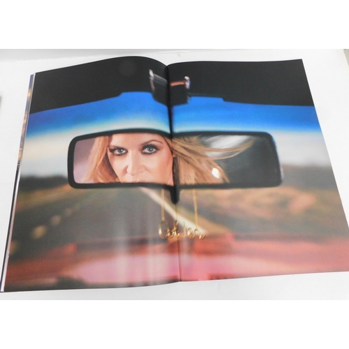 55 - Kylie Minogue - Golden Tour/book & Fever CD