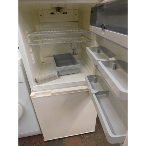 586A - LEC fridge freezer W/O