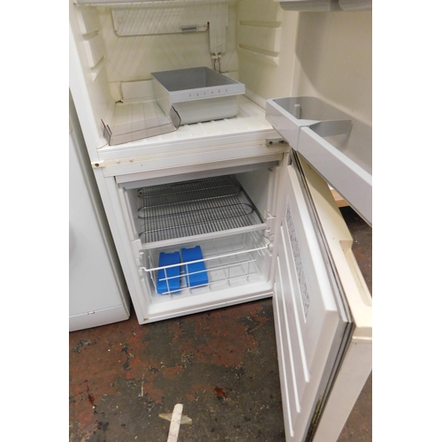 586A - LEC fridge freezer W/O