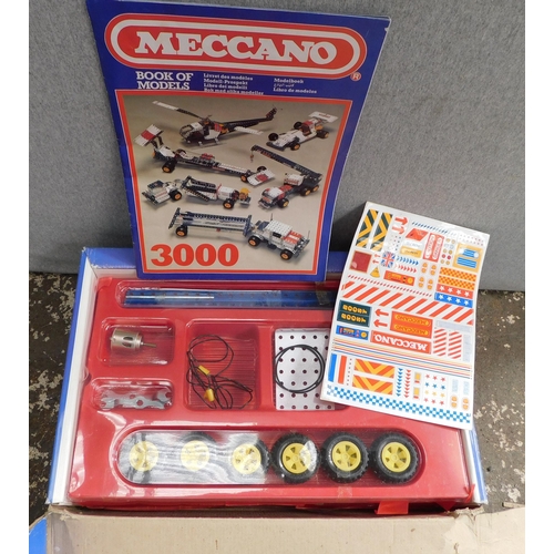 612 - Meccano 3000 motorised construction set