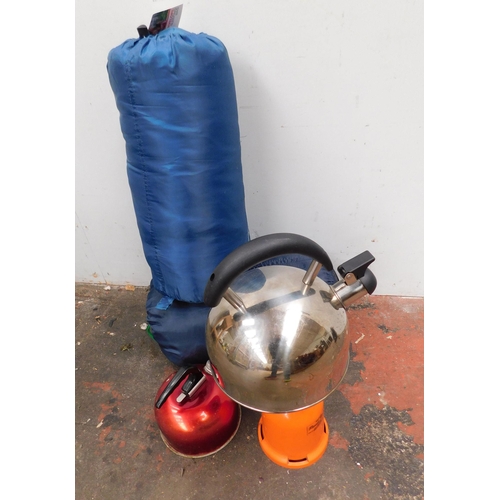 821 - Selection of camping gear inc: gas stove & kettles