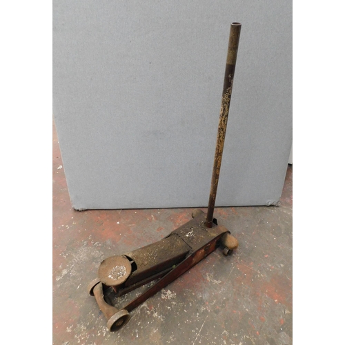 830 - Industrial large trolley jack