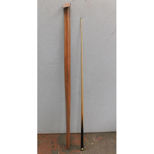 519 - Billiard cue with leather case - Harold Holt Billiard Co.Ltd,Halifax...