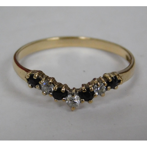 141 - 9ct gold - sapphire set/wishbone ring - size O