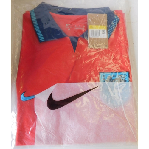 537 - Nike replica England football shirt - new in bag, size S...