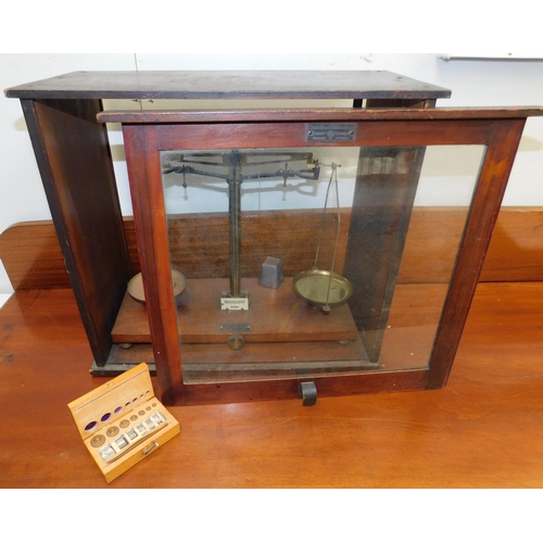 585 - Cased science scales with weights