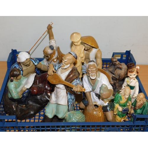 614 - Selection of Chinese/oriental figures etc.