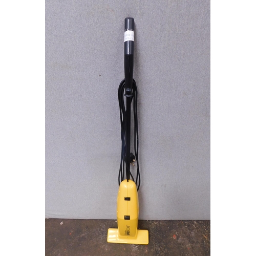 746 - Electrolux super broom vacuum cleaner w/o