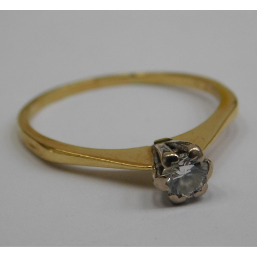 132 - 18ct gold - diamond set/ring - approximate combined weight 2.8gs