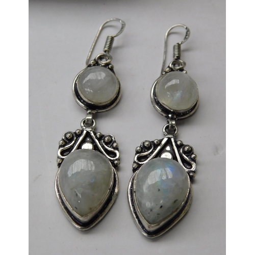 142 - Silver - moonstone set/earrings