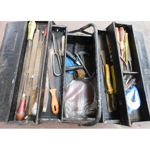 509 - Metal cantilever toolbox and assorted tools