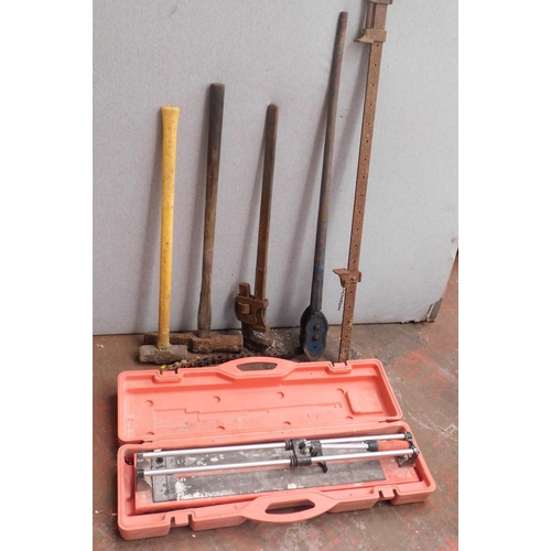 509A - Selection of large tools incl. sledge hammer, large wrench and tile cutter etc.