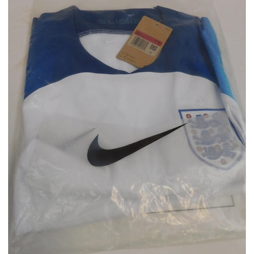 527 - New and bagged Nike replica England three lions football shirt - size L