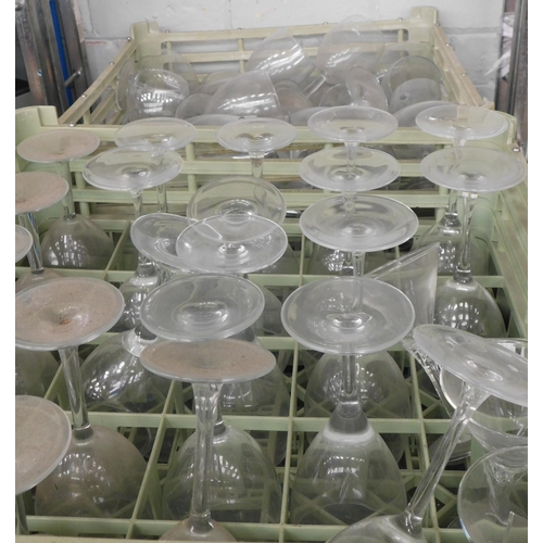 541 - Joblot of 12x Crates (24 glasses per crate) of wine and pint glasses - various sizes - cage not incl... 