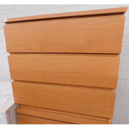548 - Three drawer chest of drawers