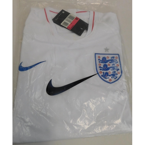 620 - New and bagged Nike replica England football shirt - size 4XL