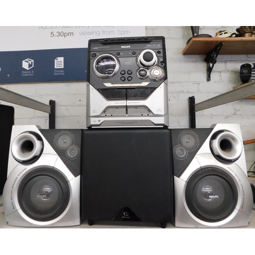 635 - Philips MP3 mini hi-fi system with remote and speakers (unchecked)