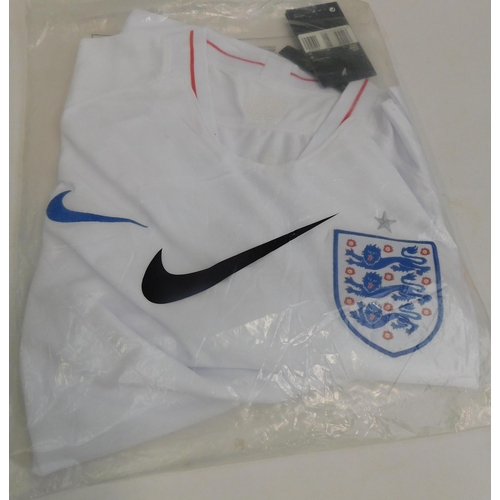 645 - New and bagged Nike replica England football shirt - size 3XL
