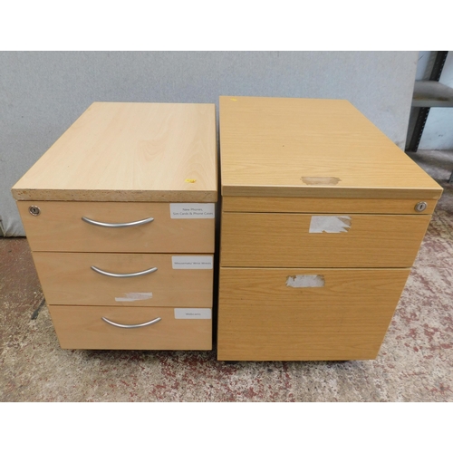 652 - Two sets of desk drawers on wheels