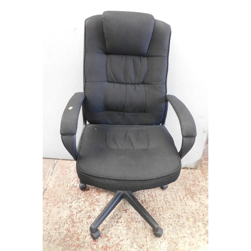 662 - Large computer desk chair