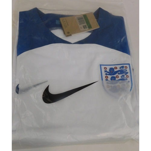 741 - New and bagged Nike replica England three lions football shirt - size XL