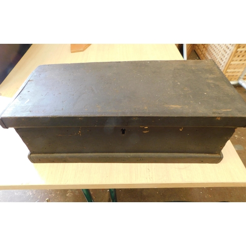 506 - Lockable wood box with key and contents - chain two cables