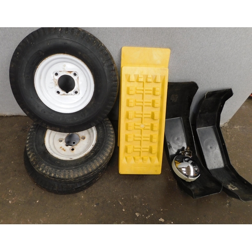 508 - Three trailer wheels, 2x mudguards, spotlight and  two caravan levellers...