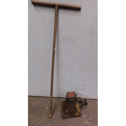 514 - Britool two ton jack (1940s) with handle...