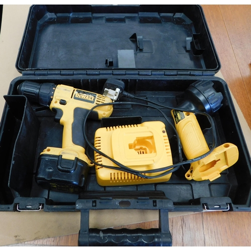 515 - Dewalt drill with torch and charger W/O