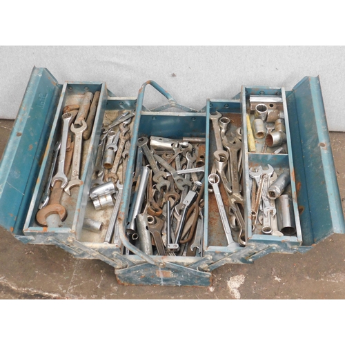 518 - Metal cantilever toolbox and good selection of spanners and sockets