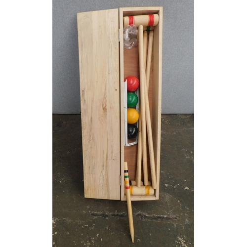 543 - Croquet set in wooden box